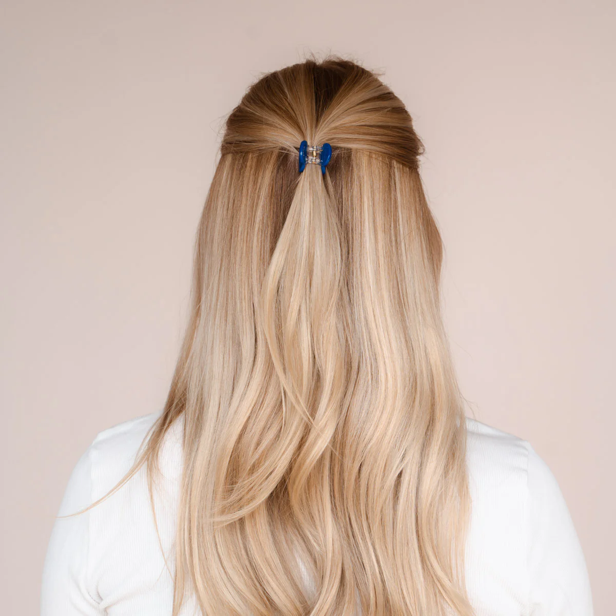 Avril Haarklammer - Image 4