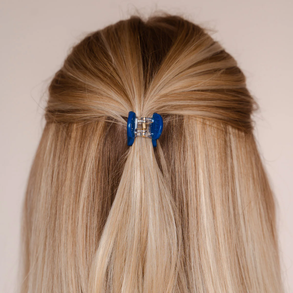 Avril Haarklammer - Image 5