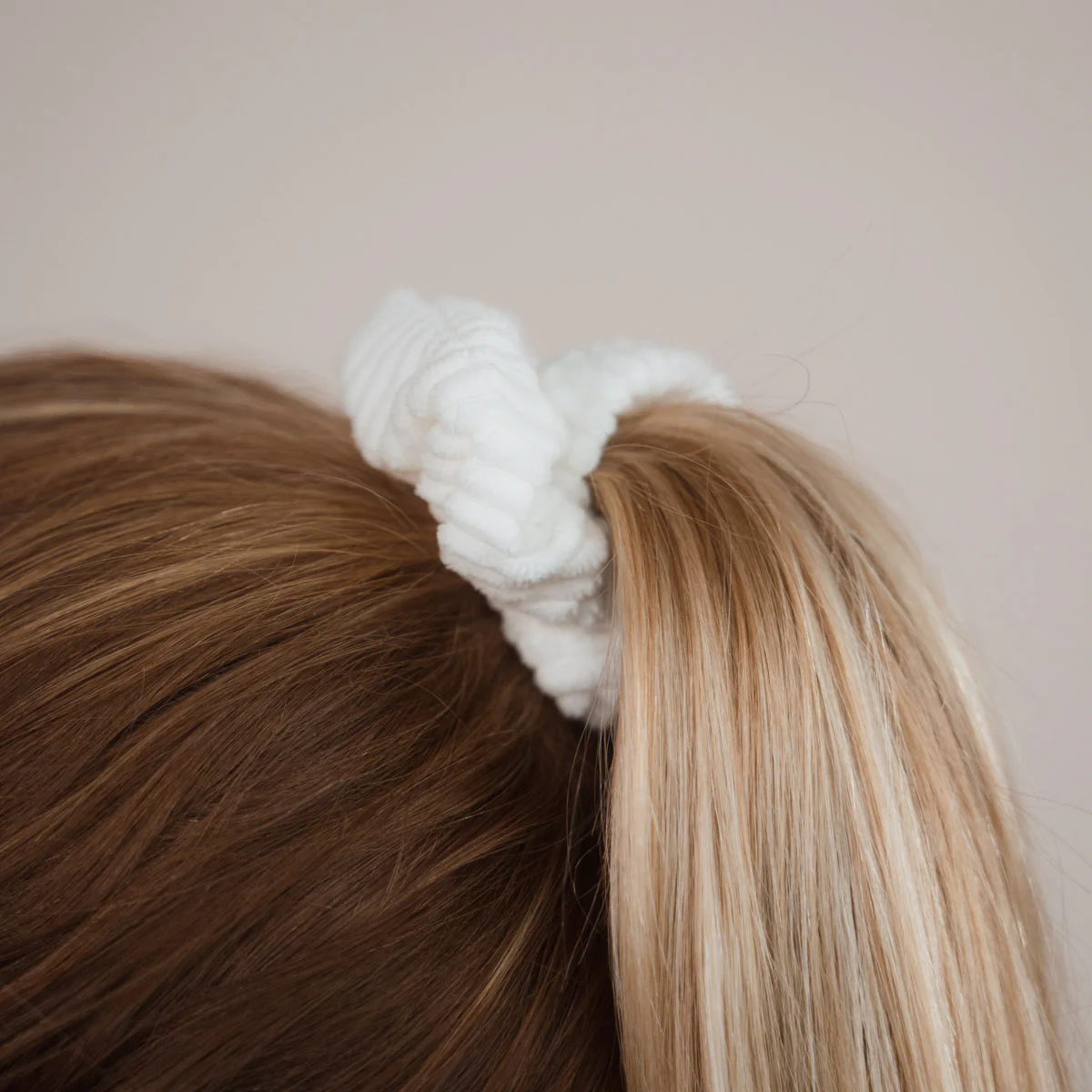 Blanche Scrunchie - Image 3