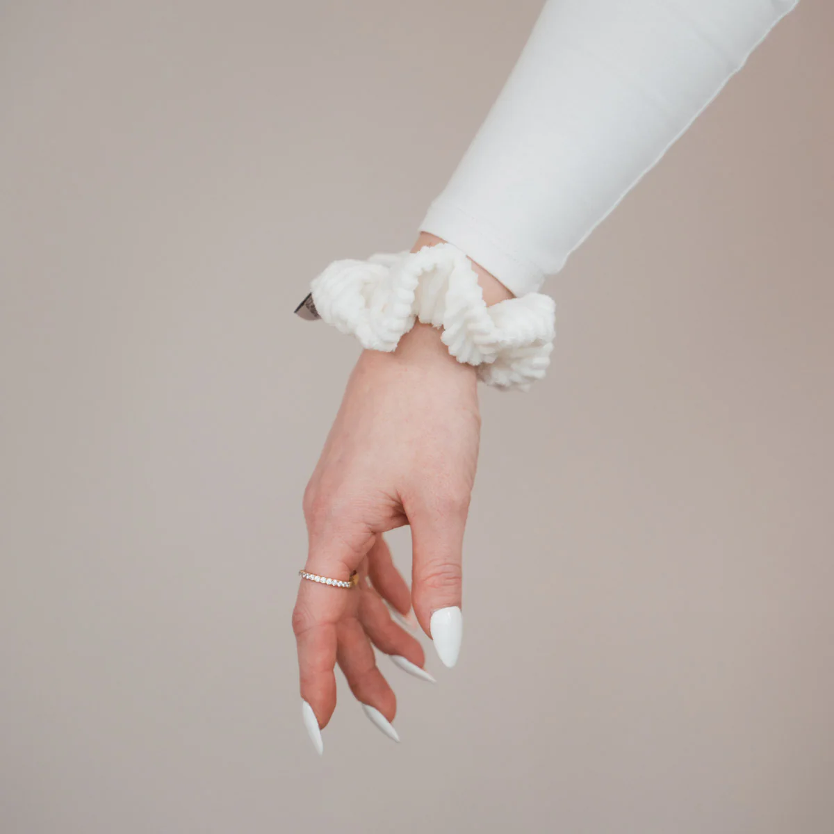 Blanche Scrunchie - Image 4