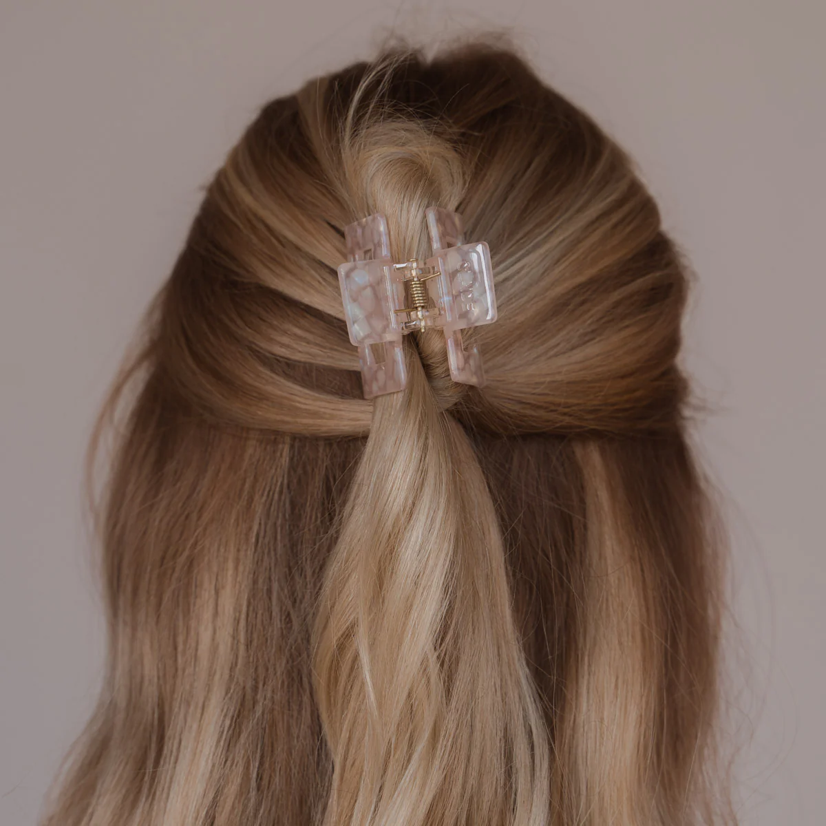 Mae Haarklammer - Image 3