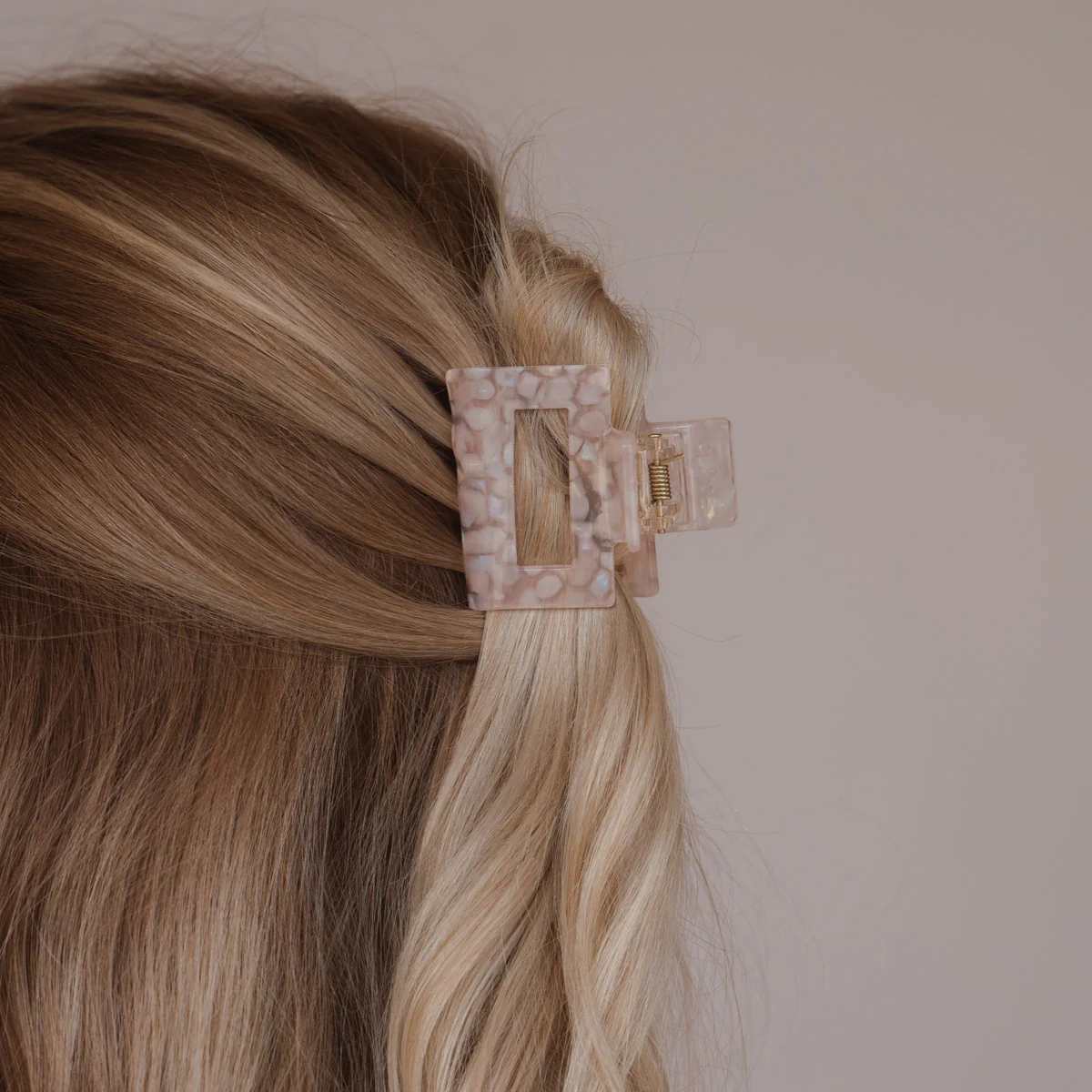 Mae Haarklammer - Image 4