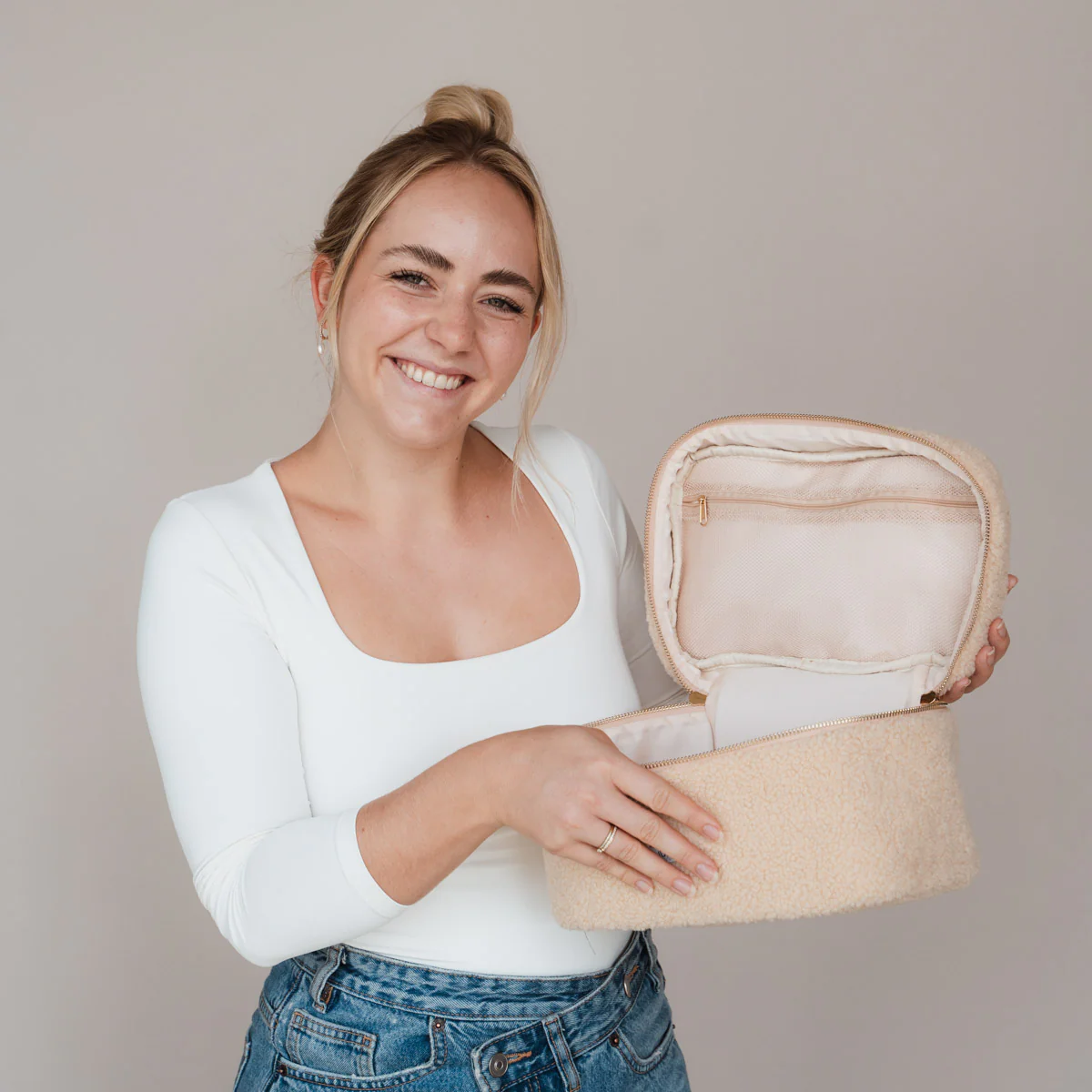 Teddy Travel Bag Beige - Image 5