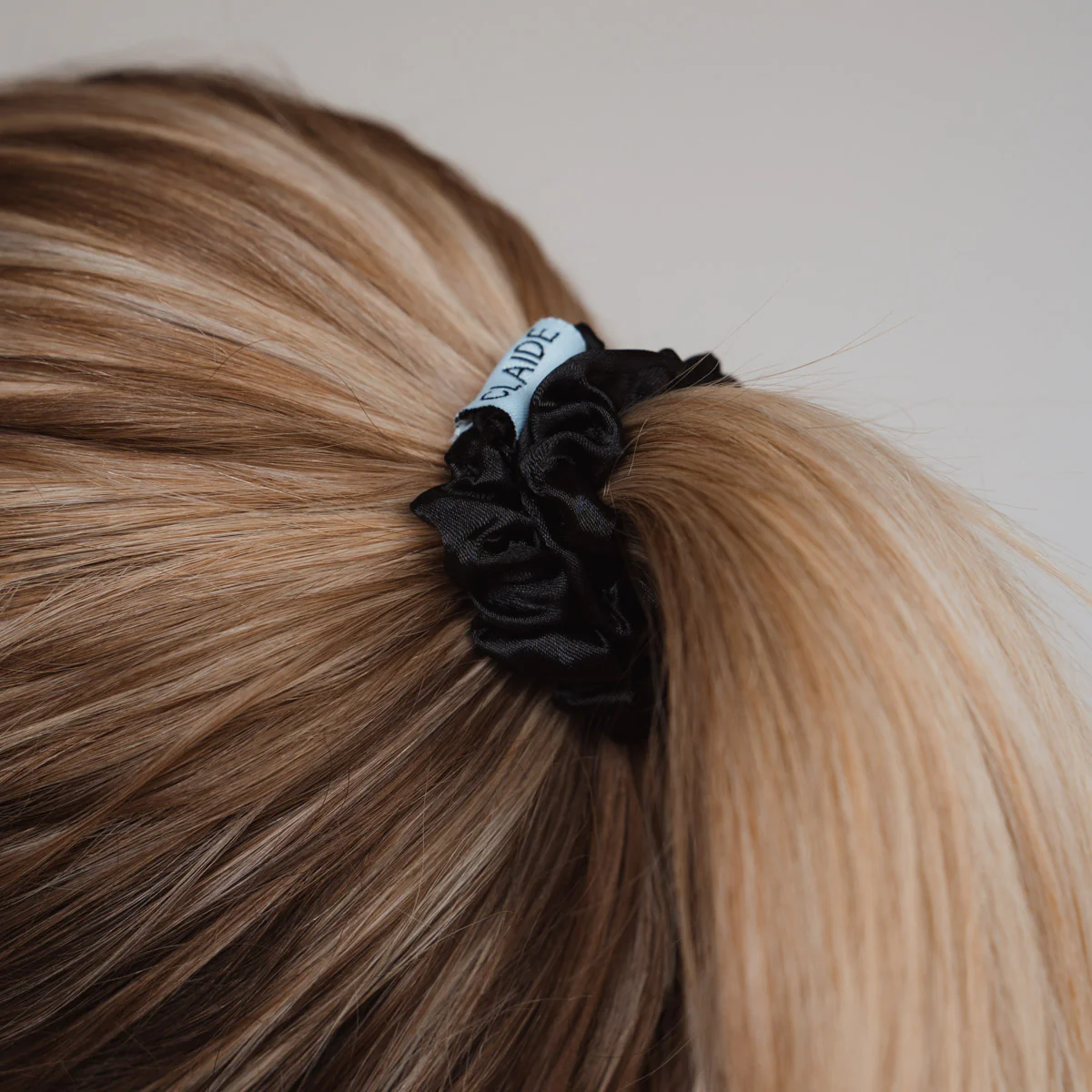 Vera Scrunchie - Image 3